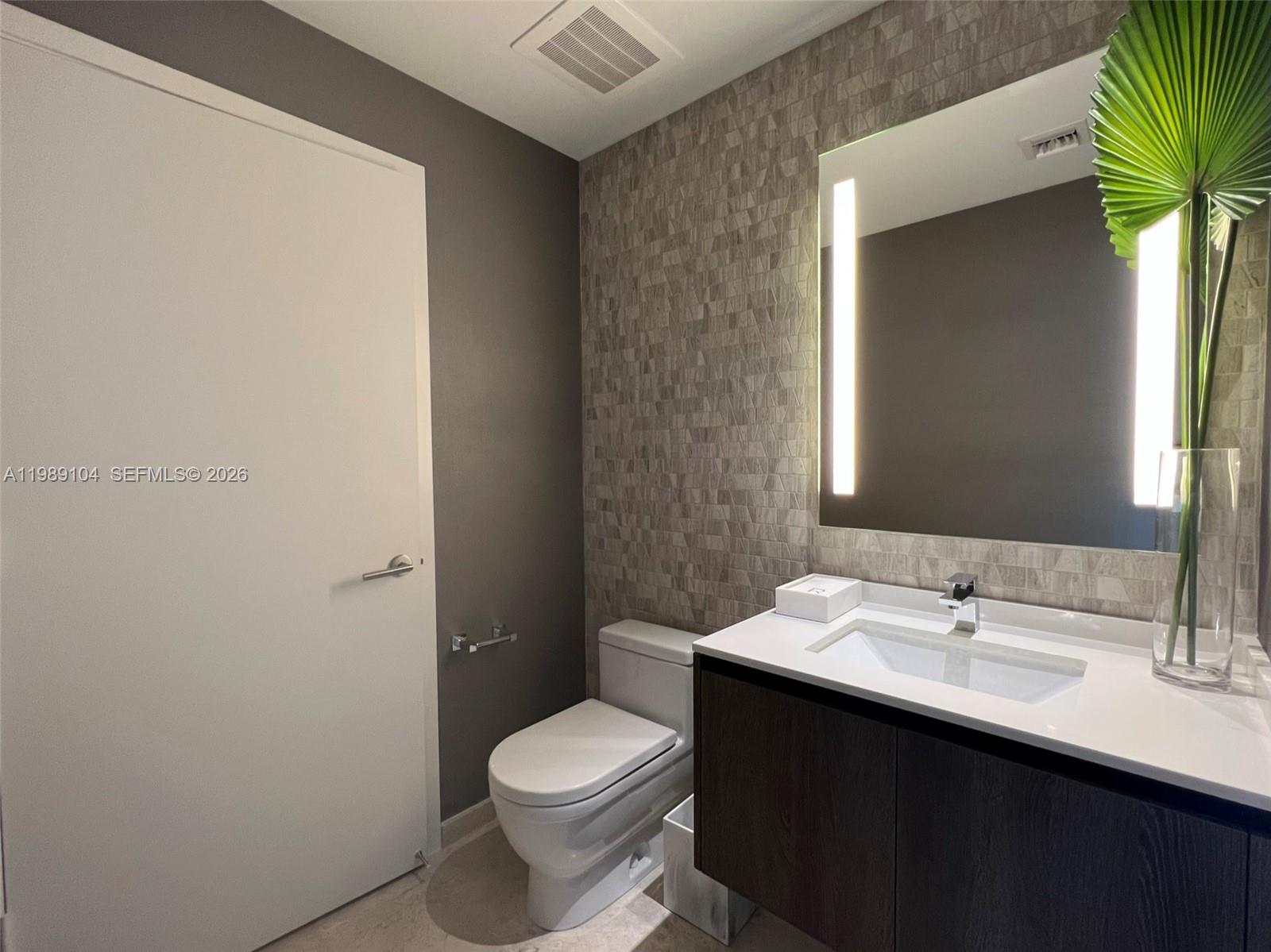 88 SW 7th St #2404 Miami, FL 33131