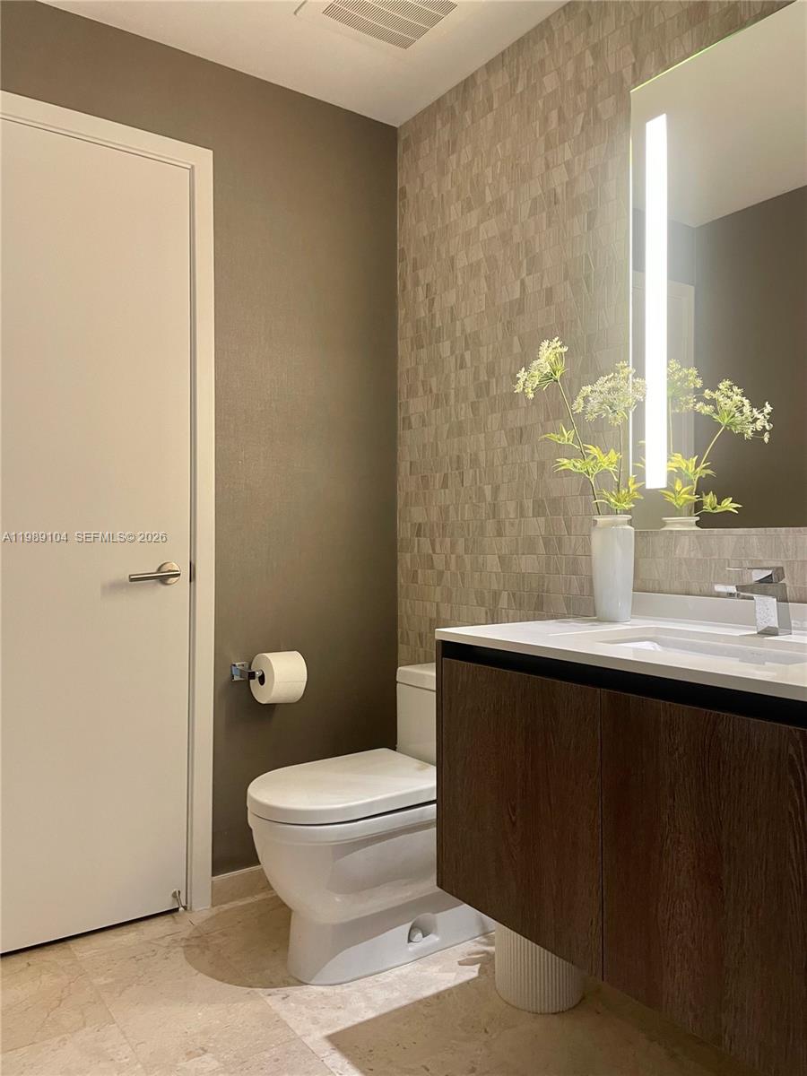 88 SW 7th St #2404 Miami, FL 33131