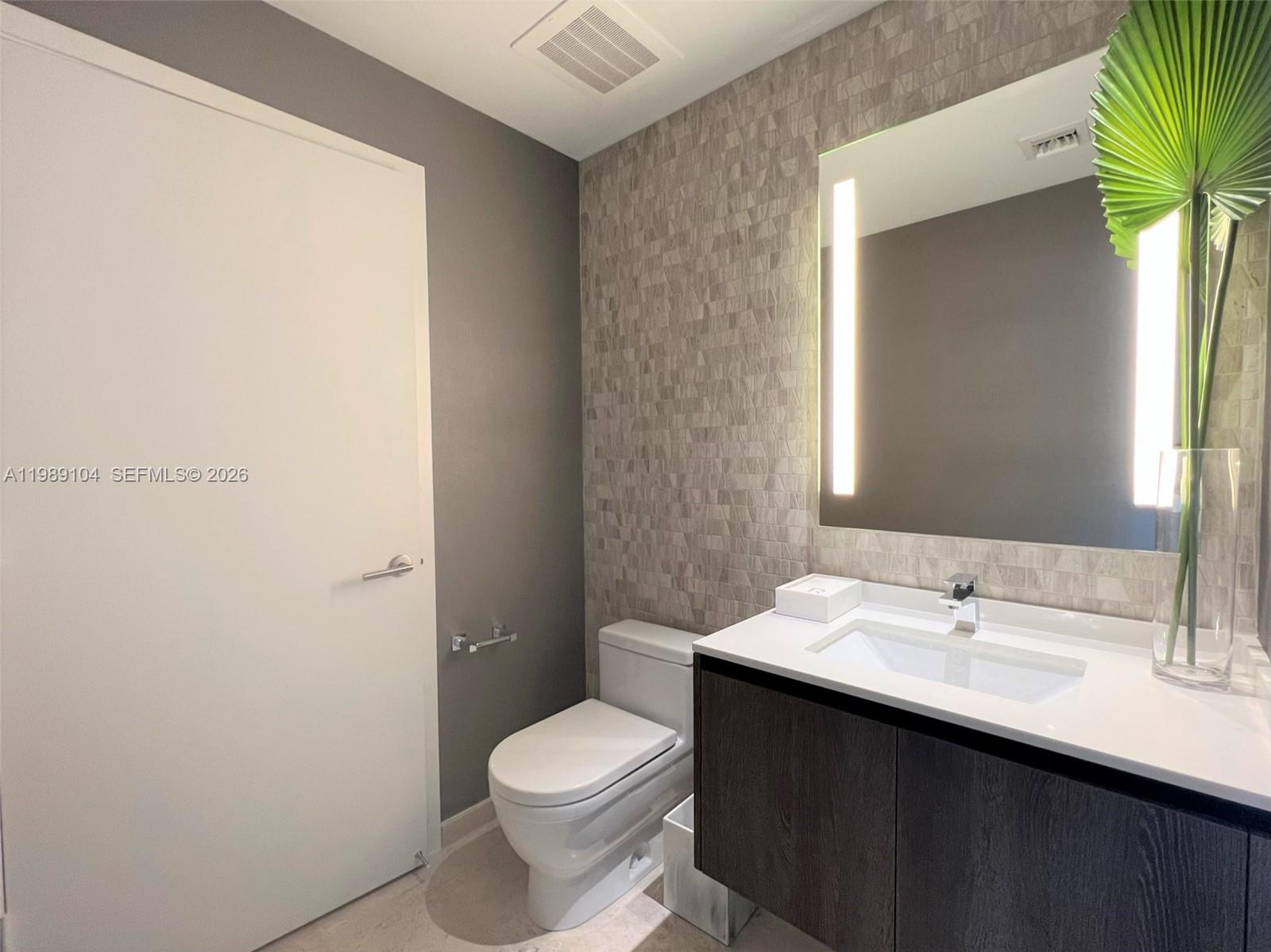 88 SW 7th St #2404 Miami, FL 33131