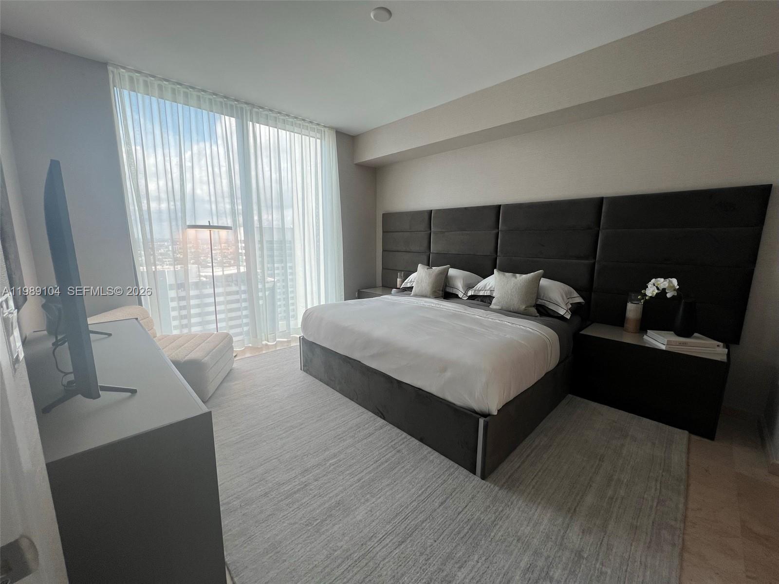 88 SW 7th St #2404 Miami, FL 33131