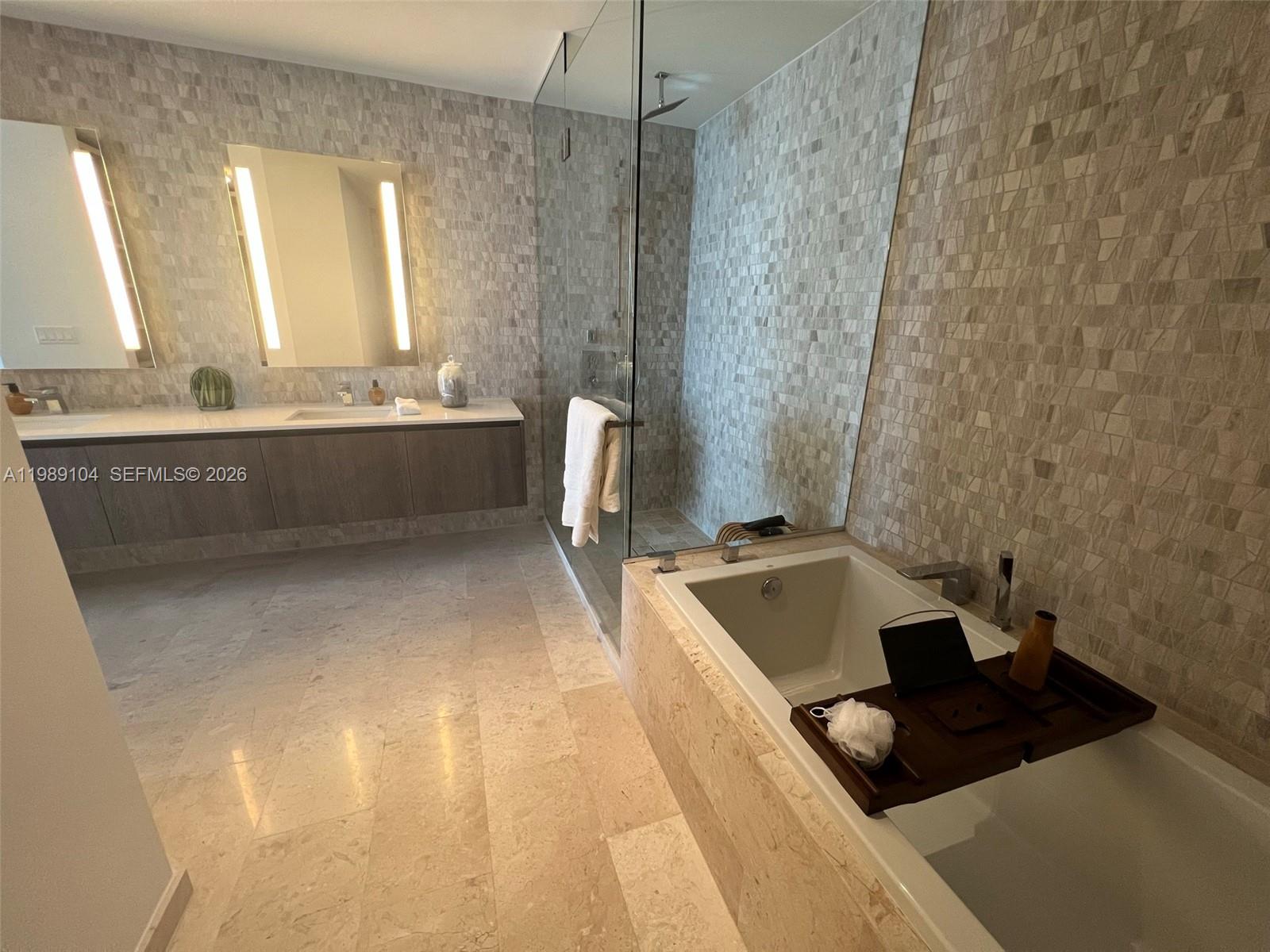 88 SW 7th St #2404 Miami, FL 33131