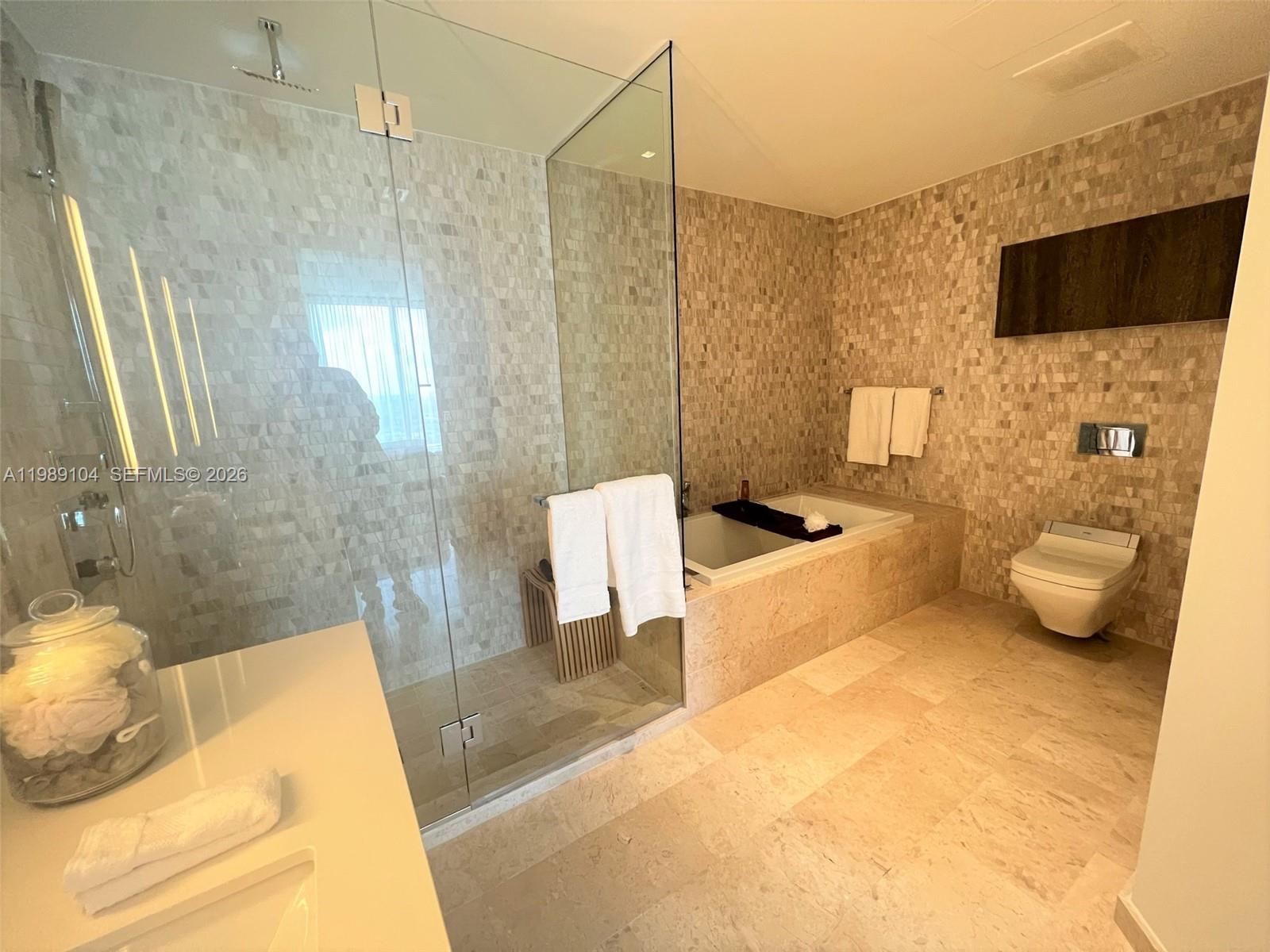 88 SW 7th St #2404 Miami, FL 33131