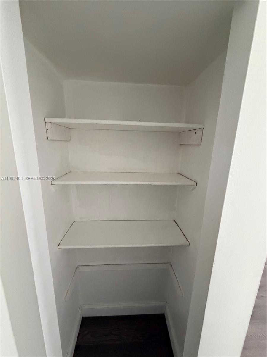 5199 NW 7th St #111 Miami, FL 33126