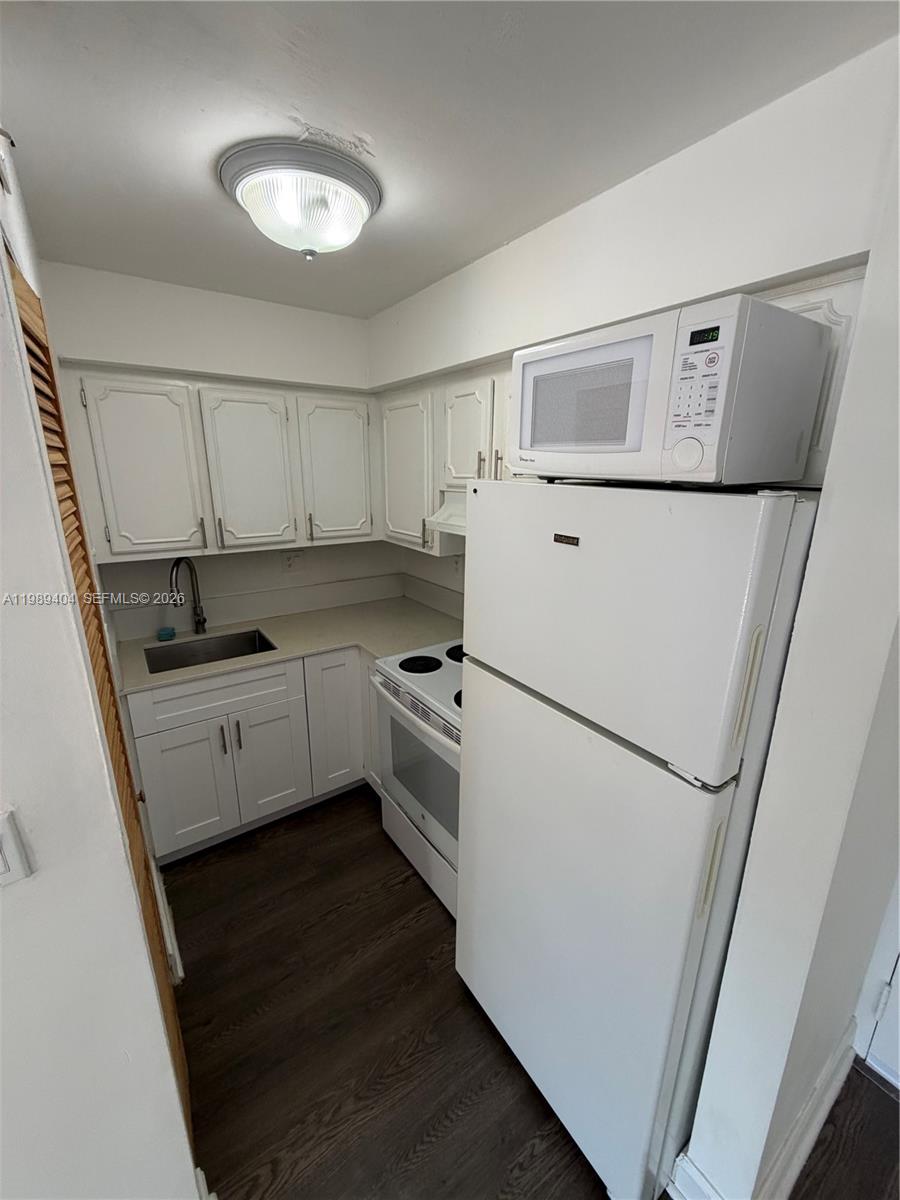 5199 NW 7th St #111 Miami, FL 33126