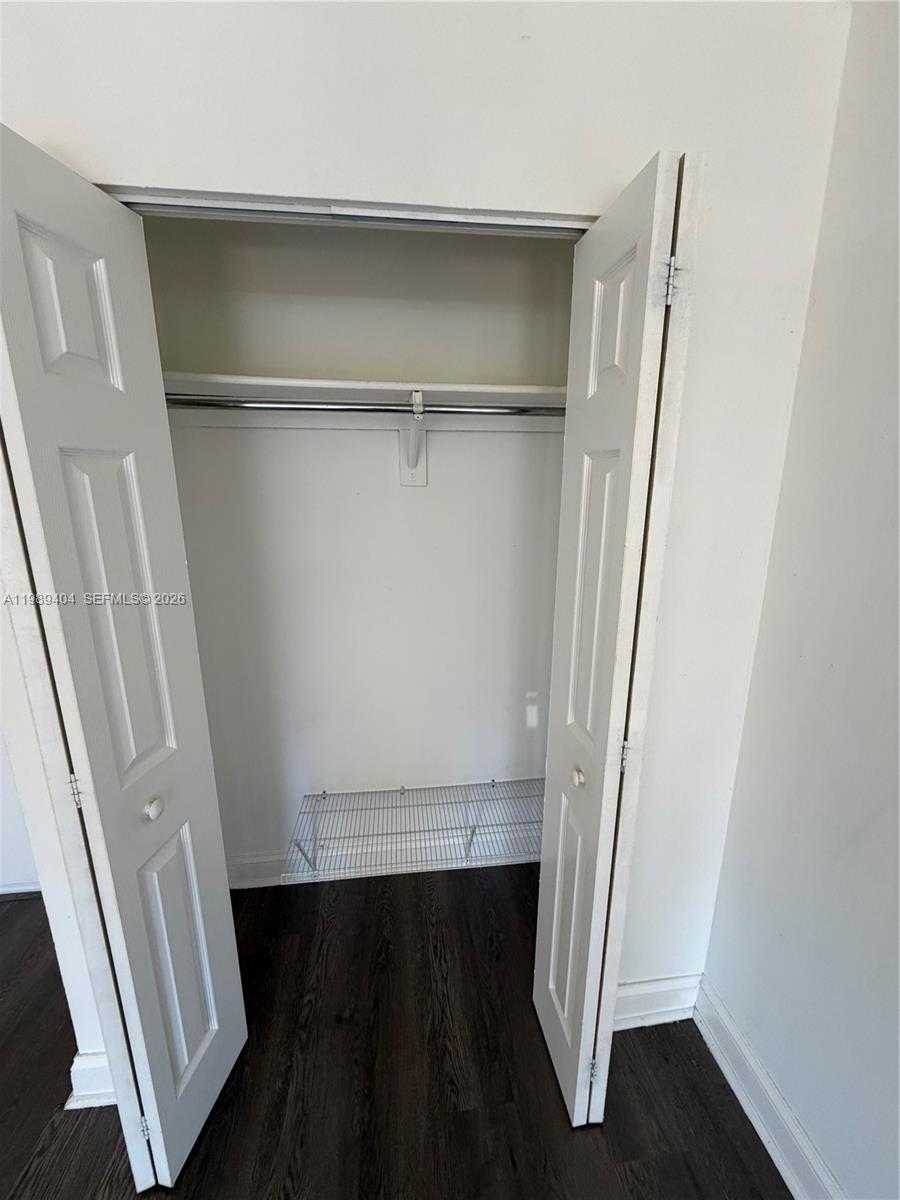 5199 NW 7th St #111 Miami, FL 33126