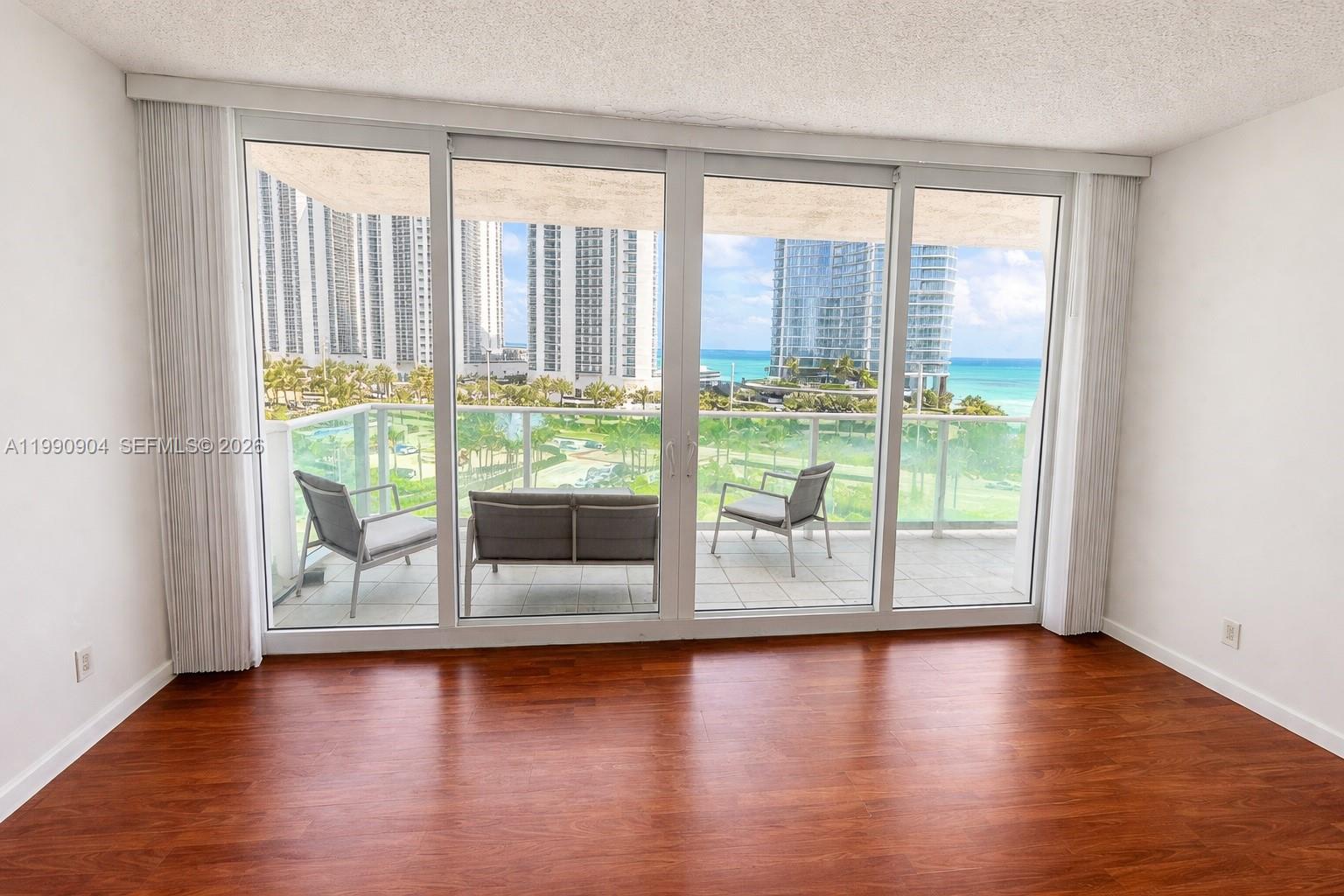 100 Bayview Dr #911 Sunny Isles Beach, FL 33160