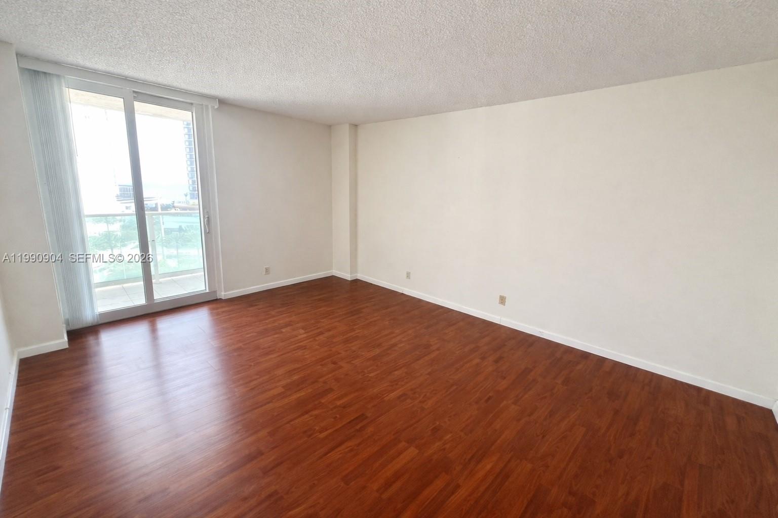 100 Bayview Dr #911 Sunny Isles Beach, FL 33160