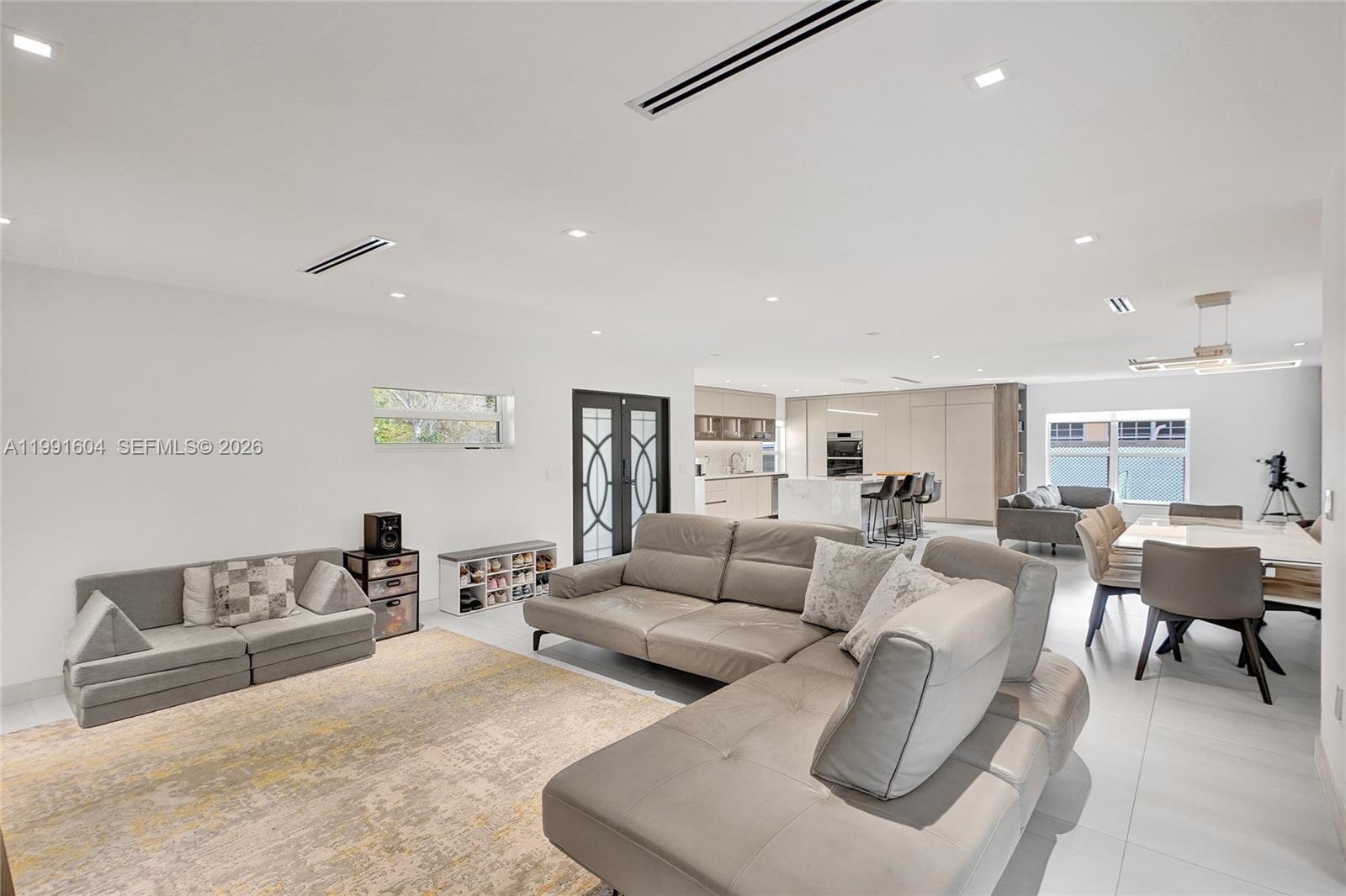 2126 NE 187th St North Miami Beach, FL 33179