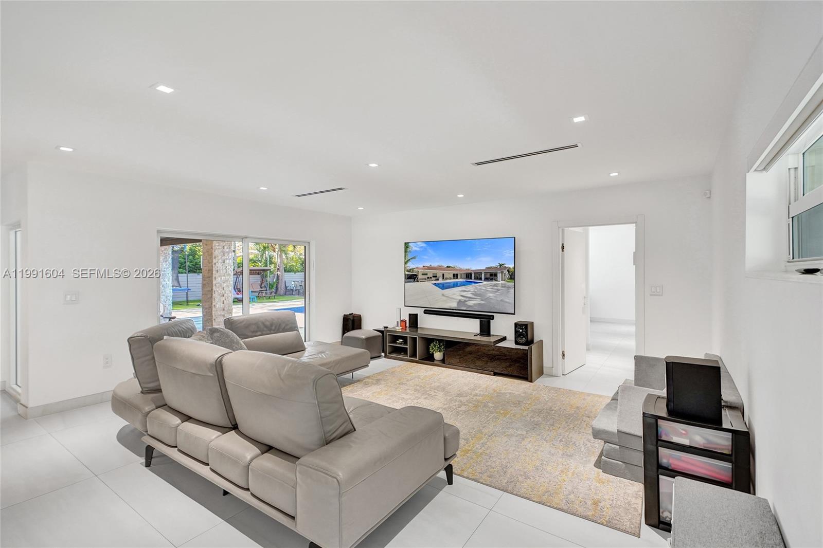 2126 NE 187th St North Miami Beach, FL 33179