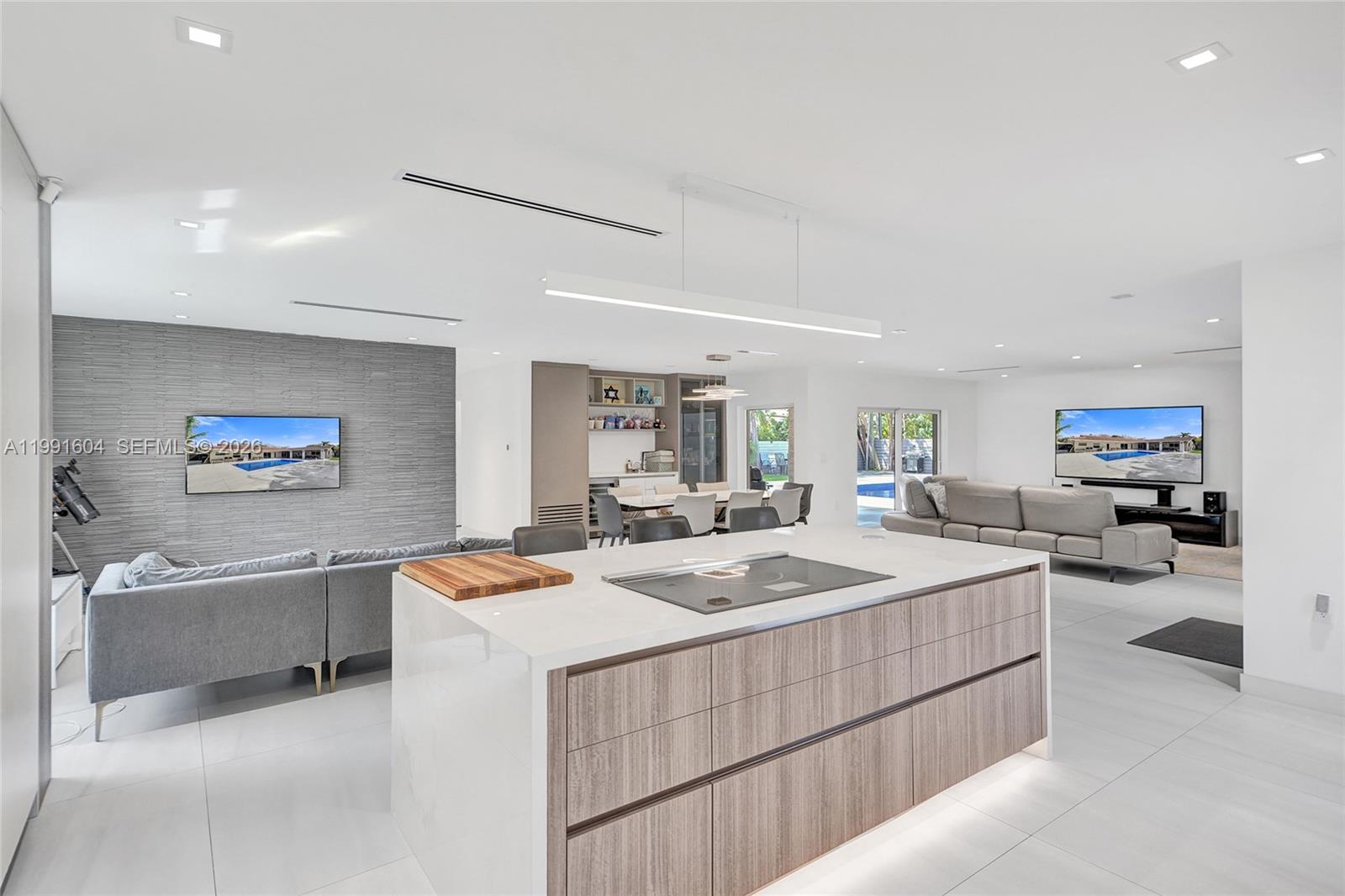 2126 NE 187th St North Miami Beach, FL 33179