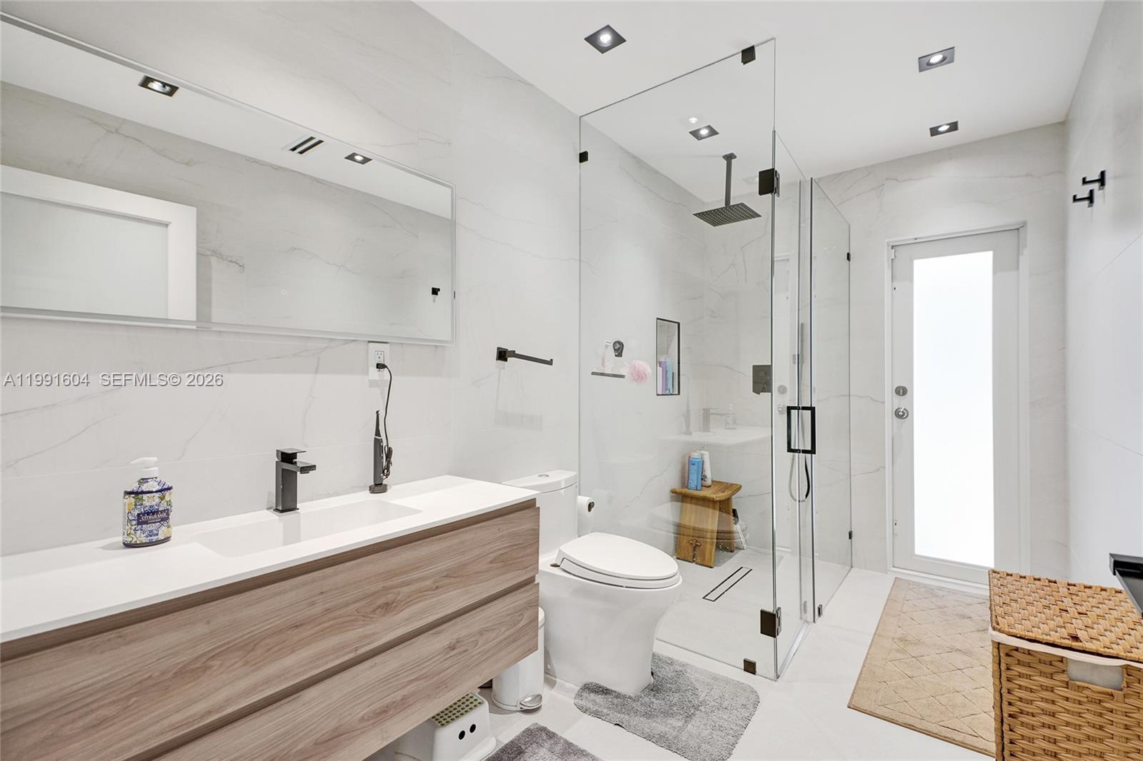 2126 NE 187th St North Miami Beach, FL 33179