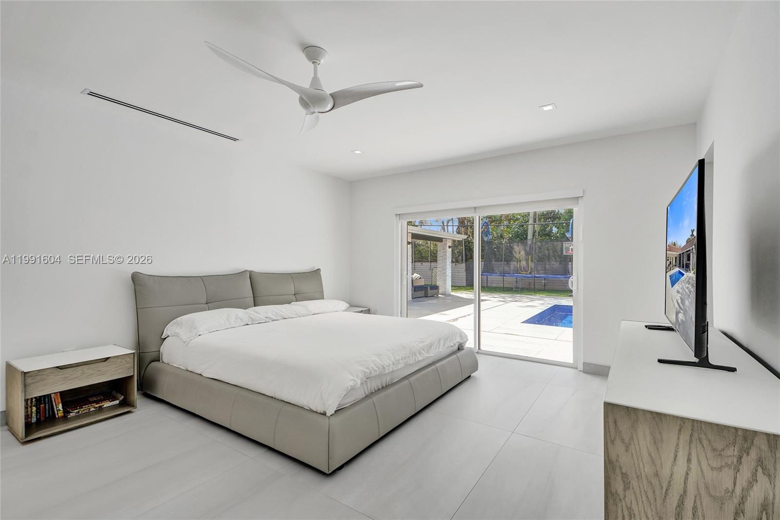 2126 NE 187th St North Miami Beach, FL 33179