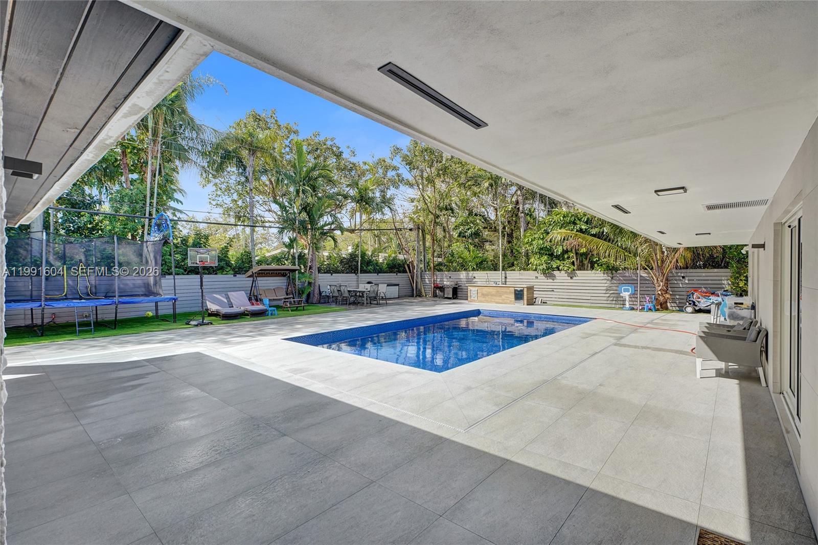 2126 NE 187th St North Miami Beach, FL 33179