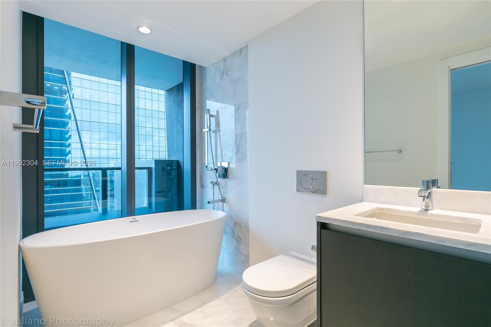 1451 Brickell Ave #905 Miami, FL 33131