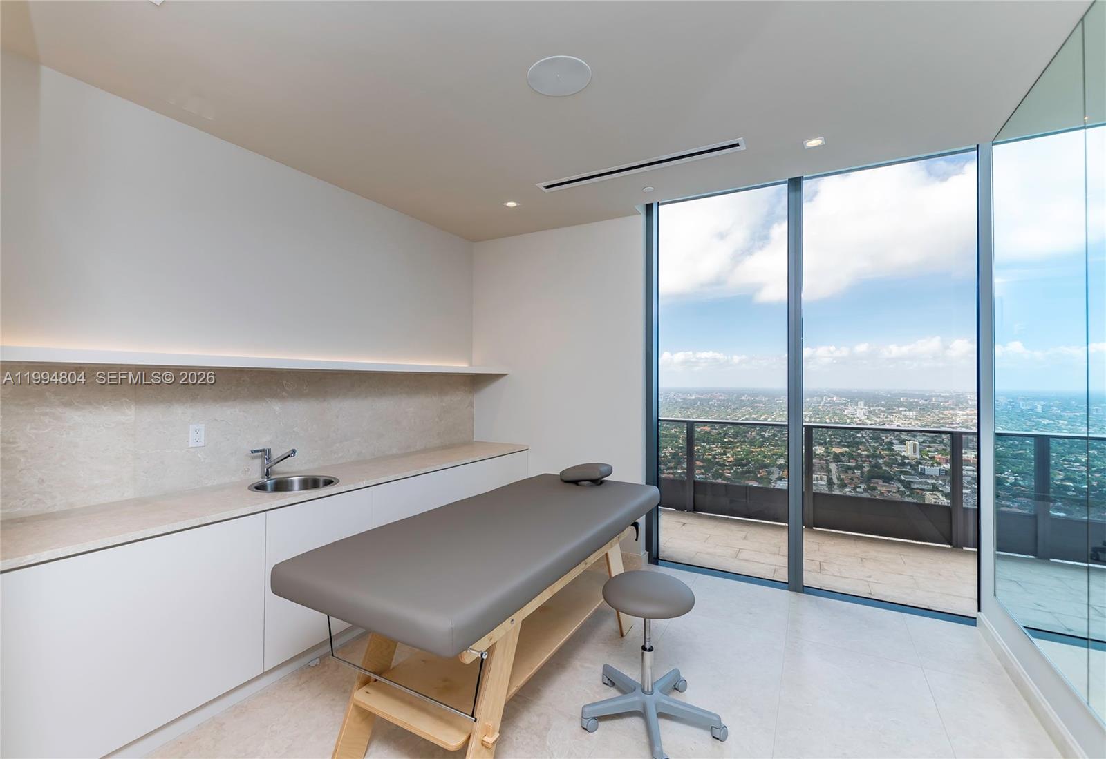 image Brickell Flatiron36