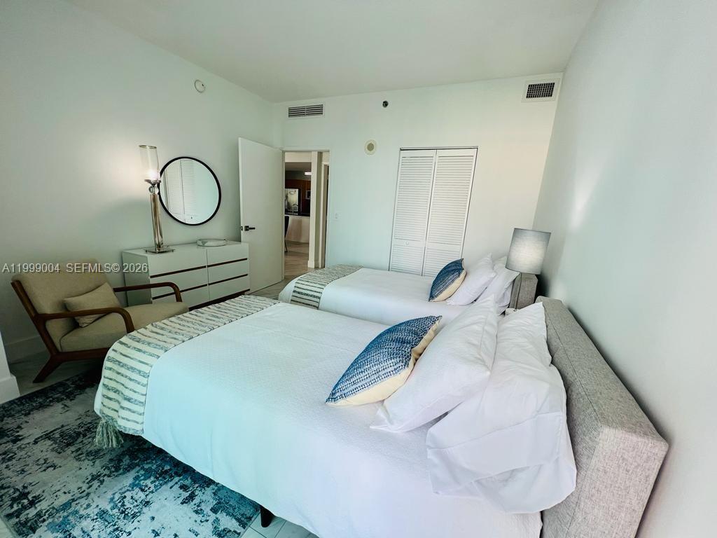 image The Plaza on Brickell West10