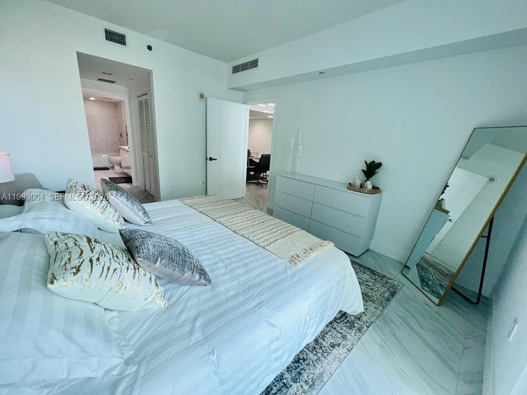 image The Plaza on Brickell West11