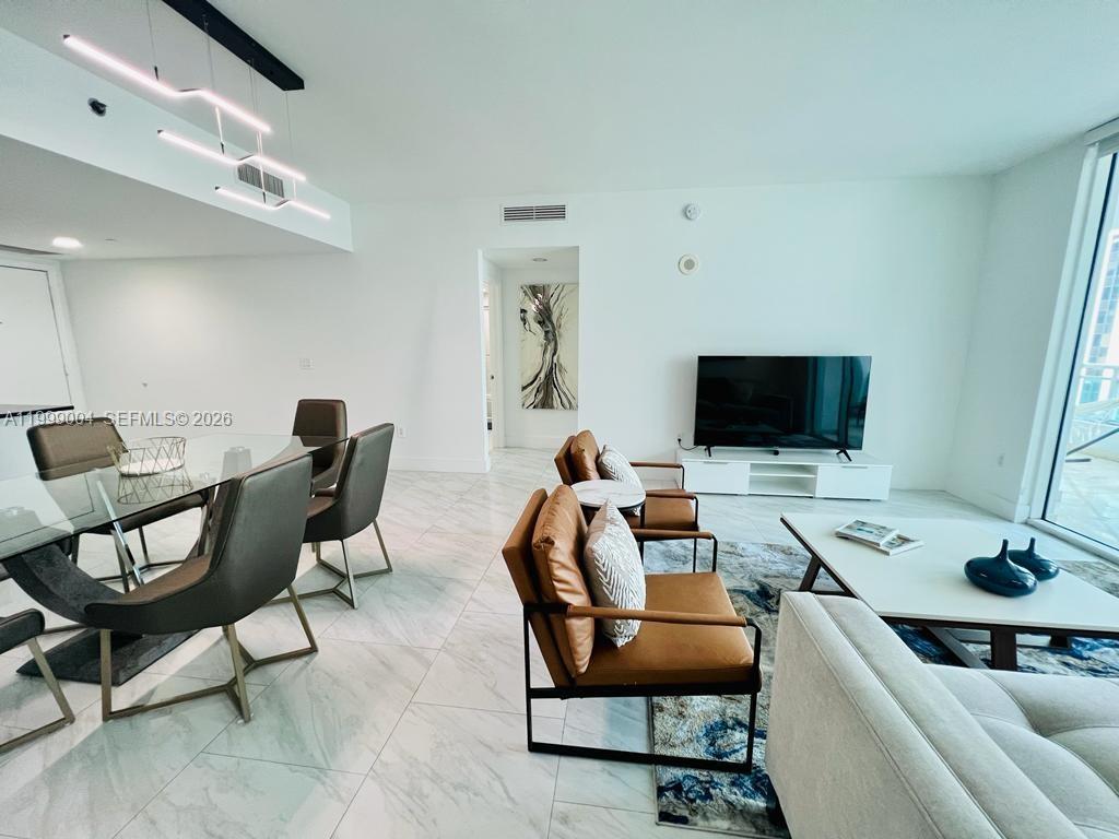 image The Plaza on Brickell West4