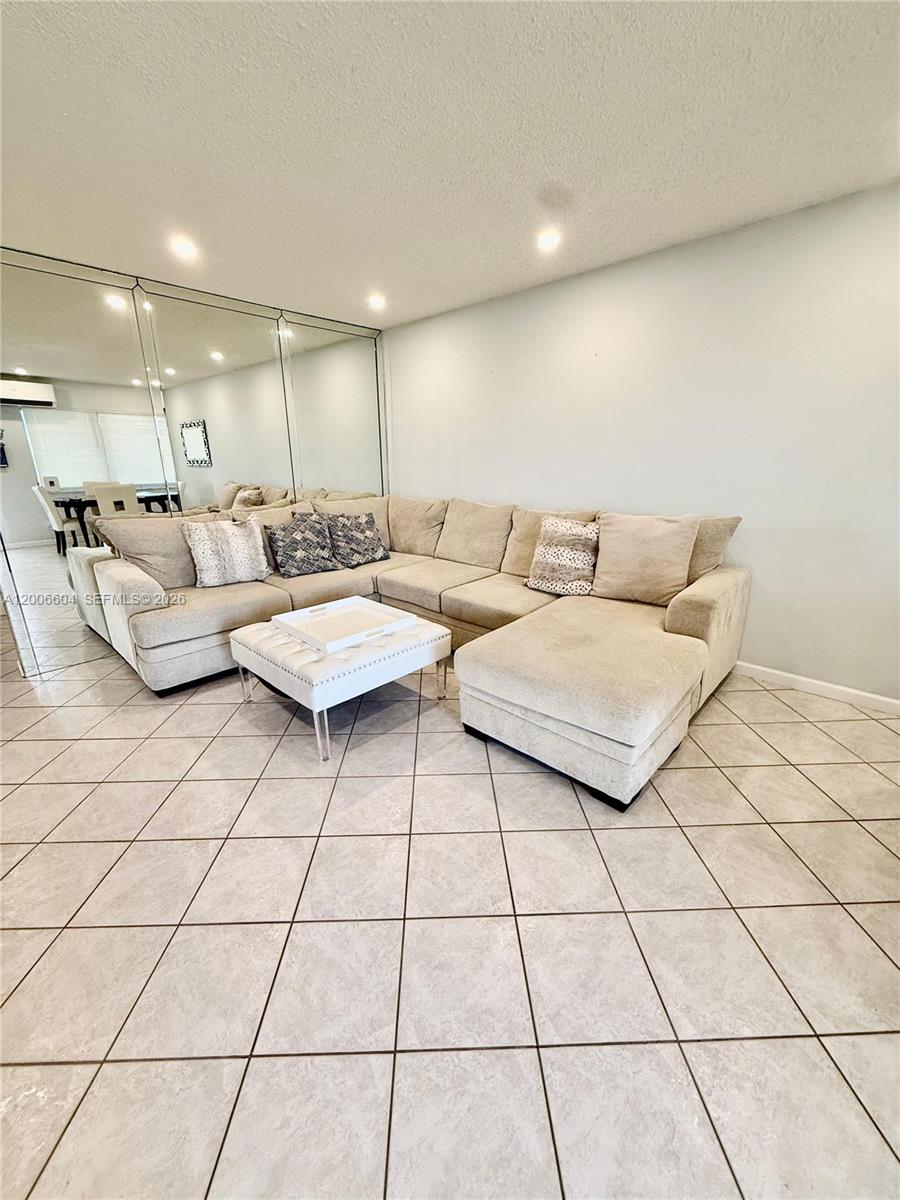 800 SW 11th Ave #19A Hallandale Beach, FL 33009
