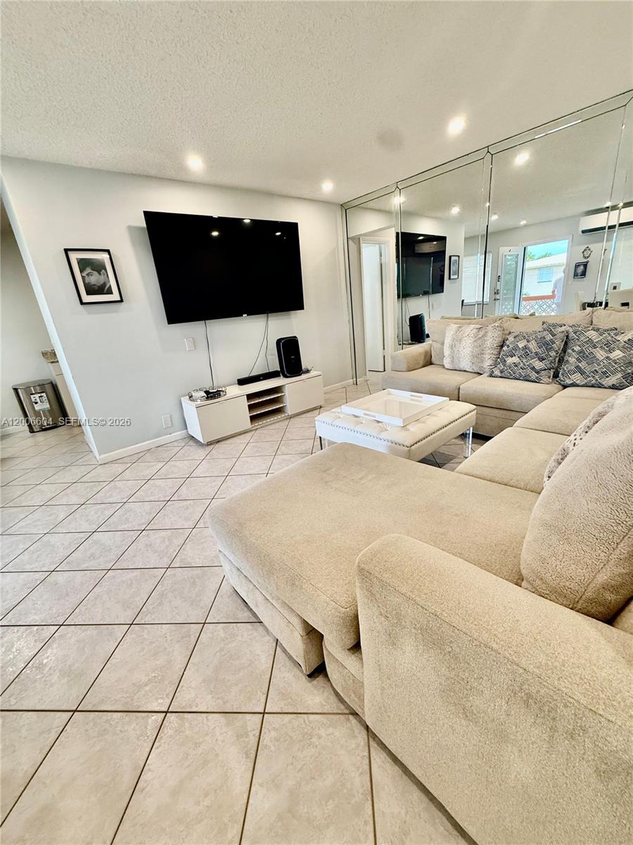 800 SW 11th Ave #19A Hallandale Beach, FL 33009