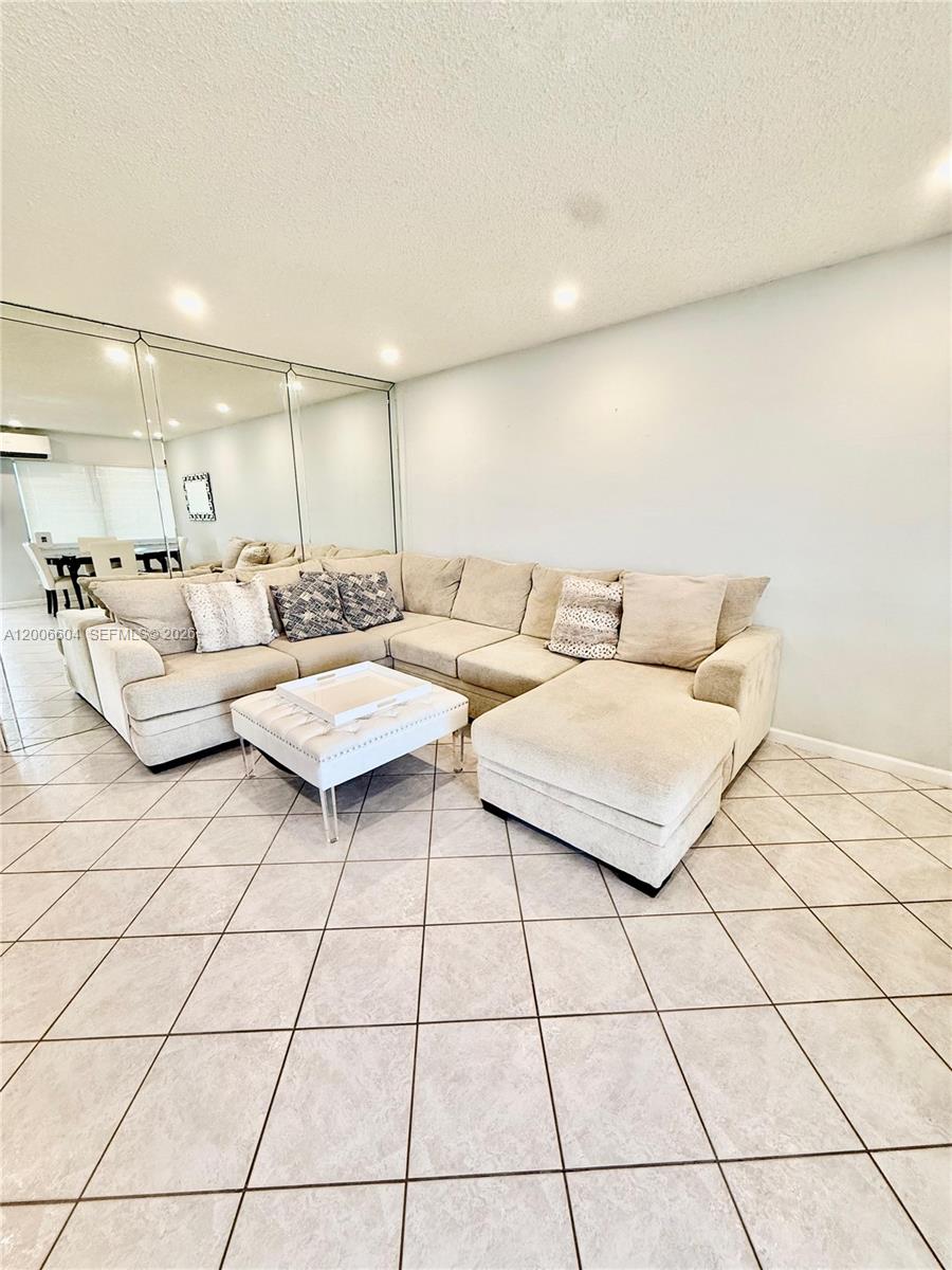 800 SW 11th Ave #19A Hallandale Beach, FL 33009
