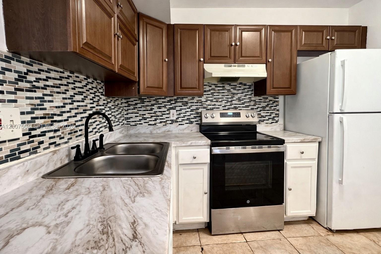 3700 NW 21st St #109 Lauderdale Lakes, FL 33311