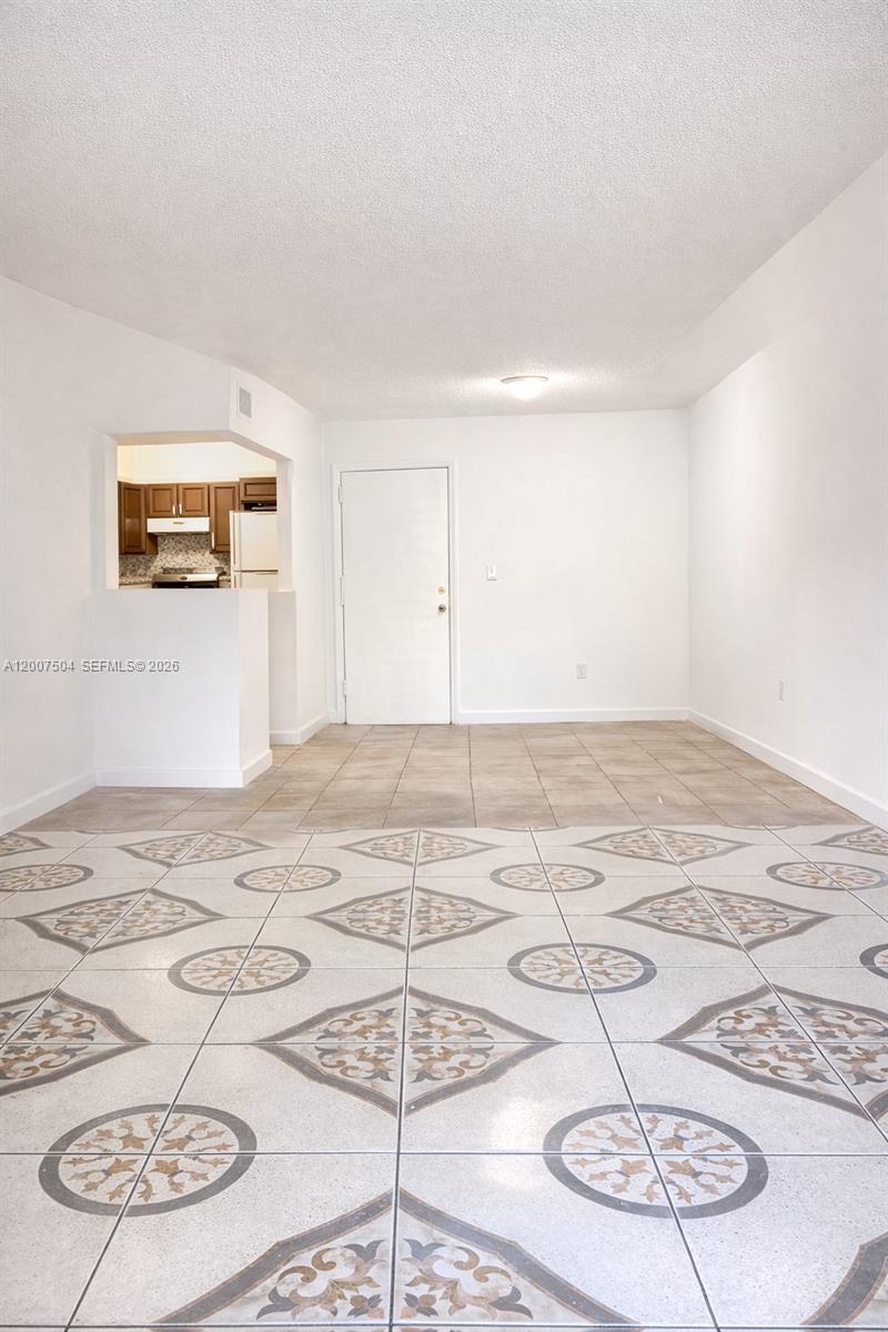 3700 NW 21st St #109 Lauderdale Lakes, FL 33311