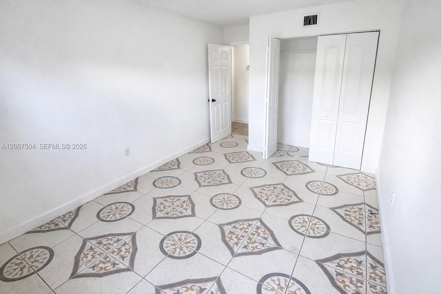 3700 NW 21st St #109 Lauderdale Lakes, FL 33311
