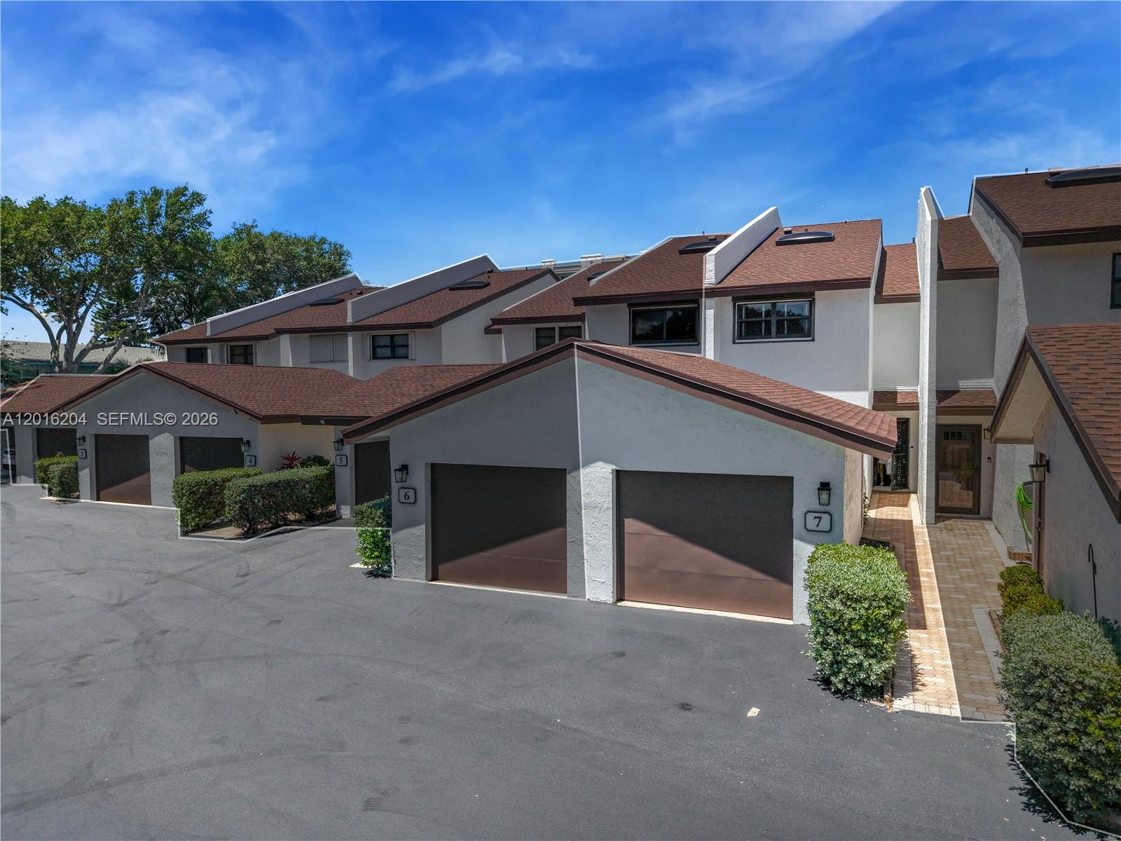 1301 N Riverside Dr #7