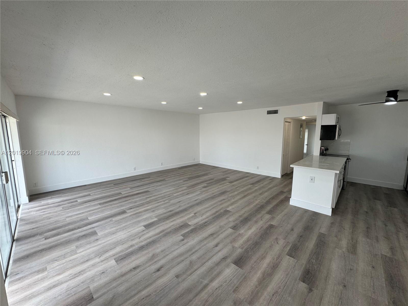 630 Layne Blvd #211 Hallandale Beach, FL 33009