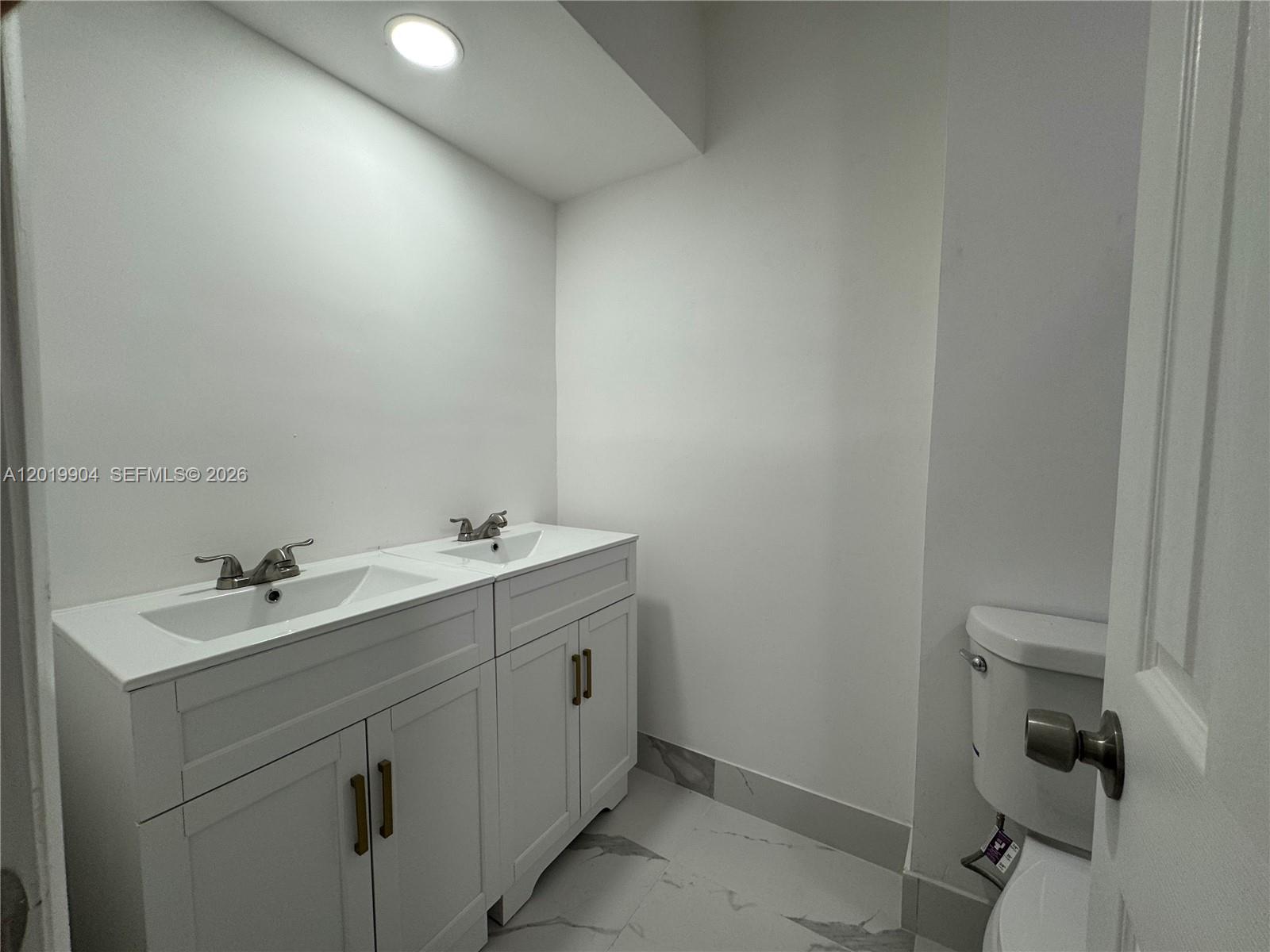 630 Layne Blvd #211 Hallandale Beach, FL 33009