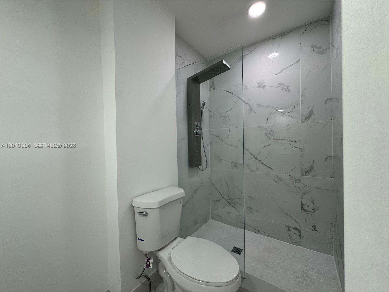 630 Layne Blvd #211 Hallandale Beach, FL 33009