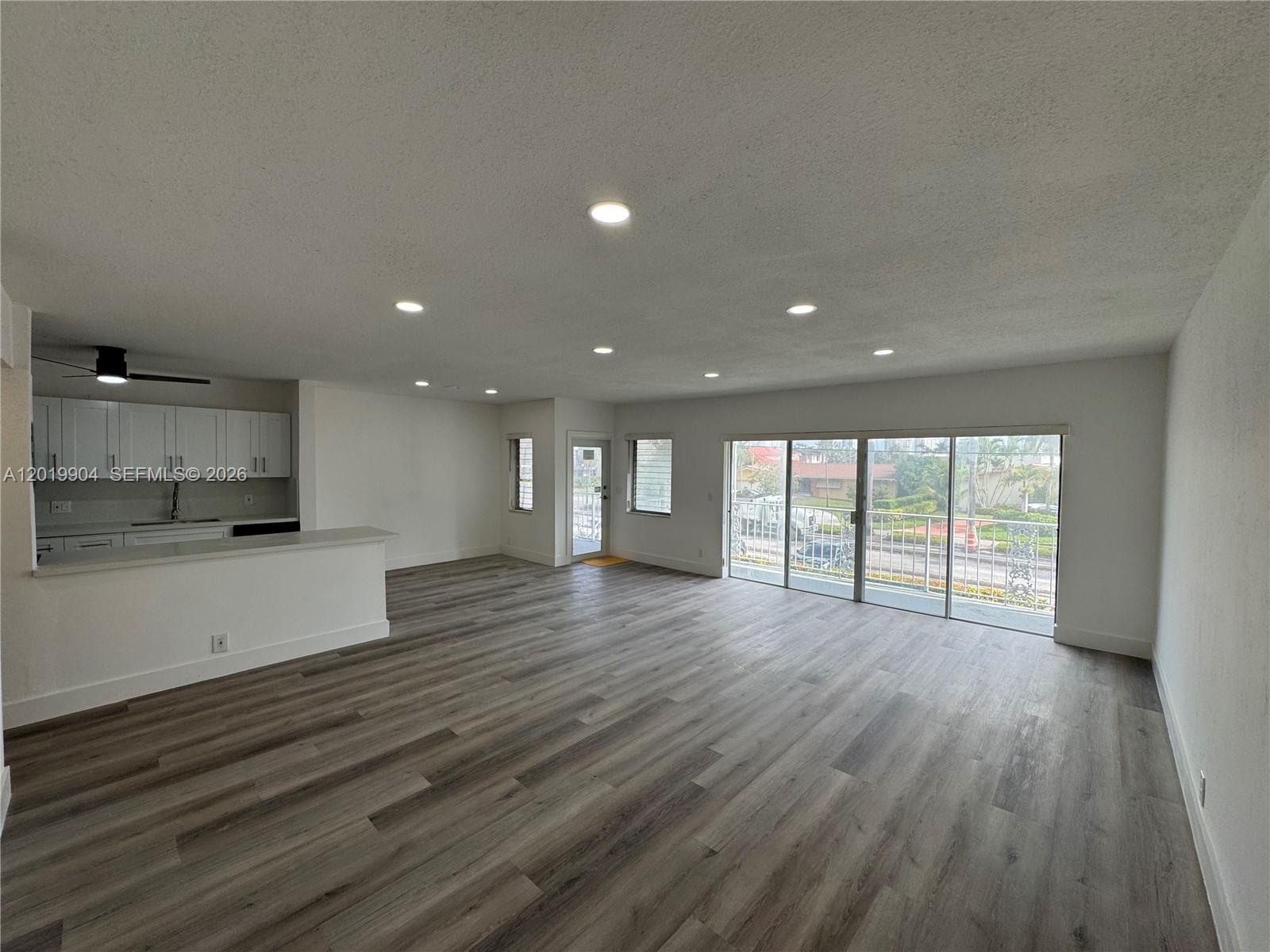 630 Layne Blvd #211 Hallandale Beach, FL 33009