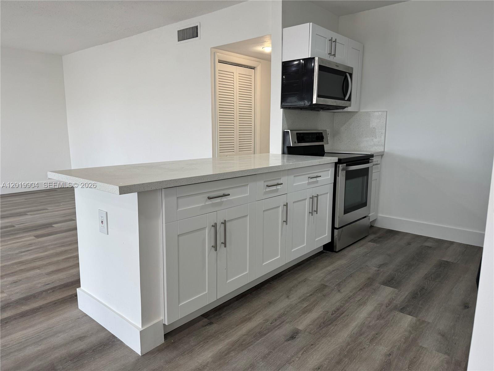 630 Layne Blvd #211 Hallandale Beach, FL 33009