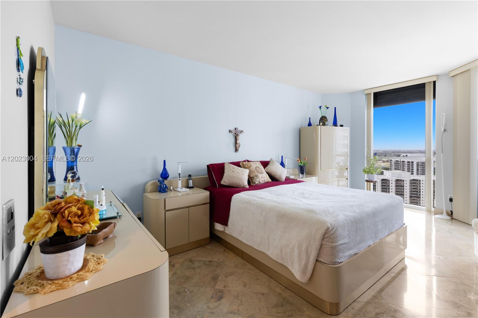 21055 Yacht Clb Dr #2704 Aventura, FL 33180
