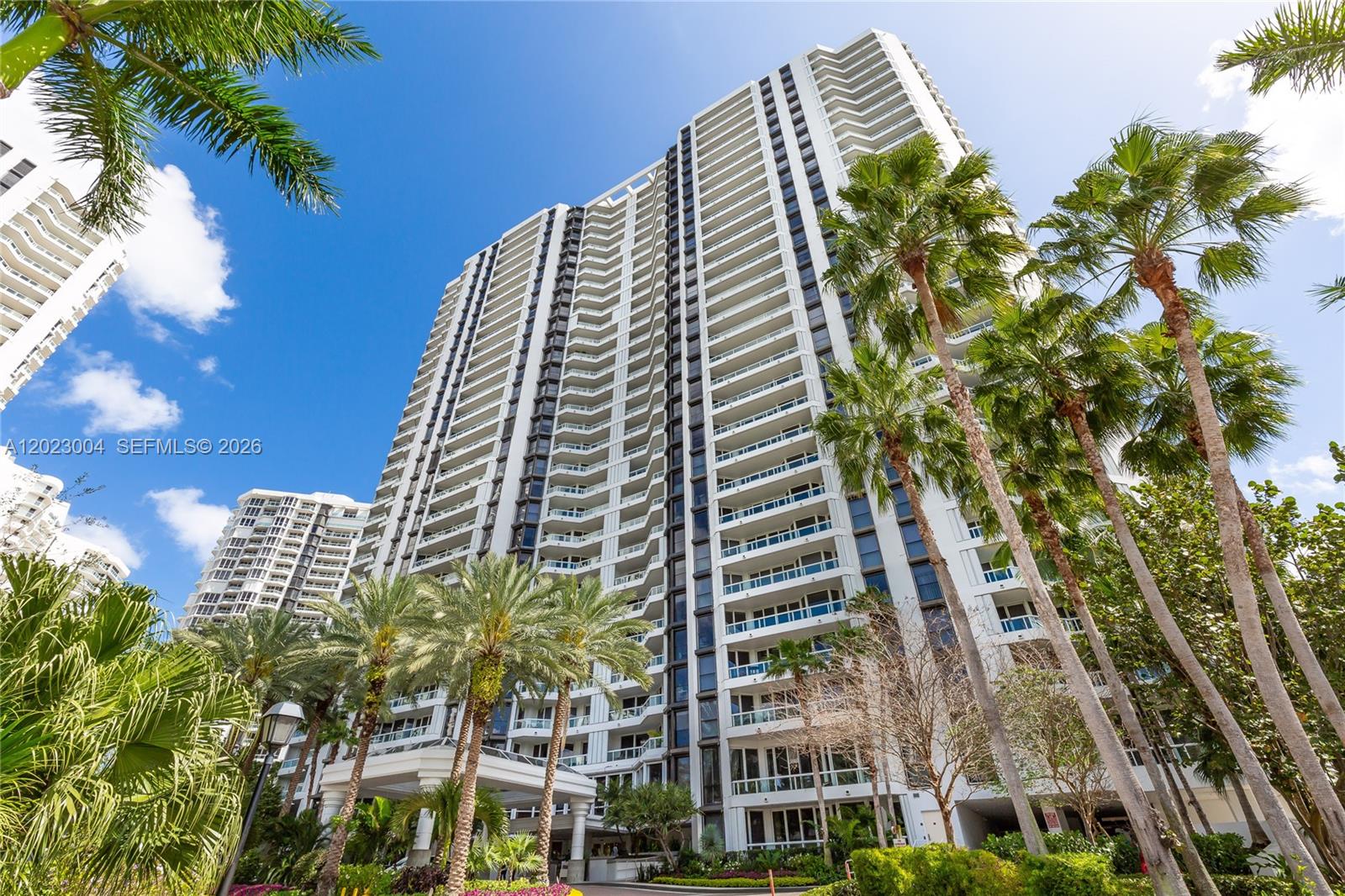 21055 Yacht Clb Dr #2704 Aventura, FL 33180