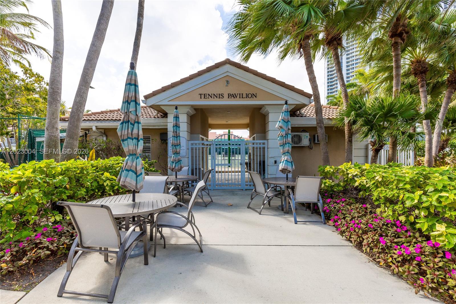 21055 Yacht Clb Dr #2704 Aventura, FL 33180