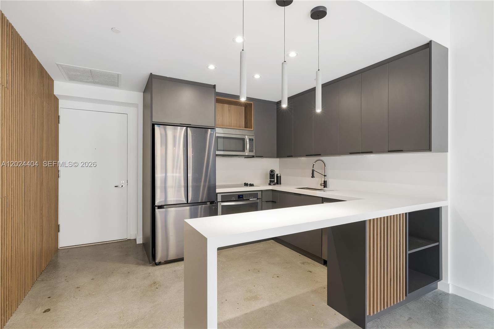 151 SE 1st St #905 Miami, FL 33131