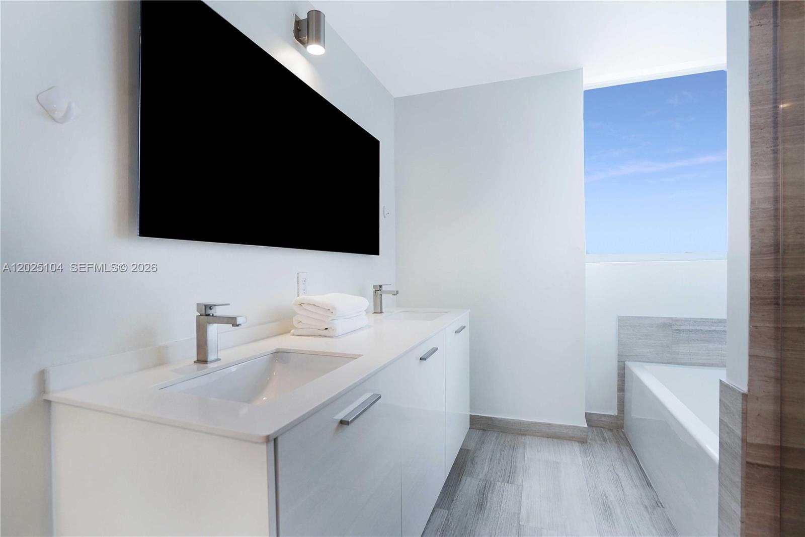 1300 Brickell Bay Dr #3402 Miami, FL 33131