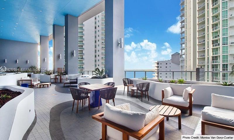1300 Brickell Bay Dr #3402 Miami, FL 33131