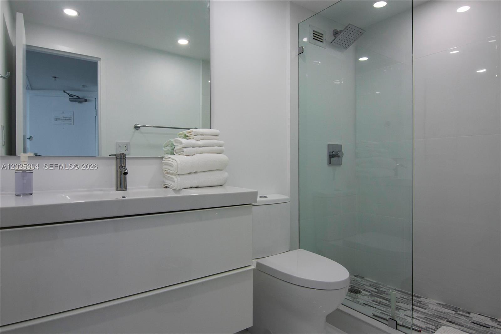 5445 Collins Ave #1730 Miami Beach, FL 33140
