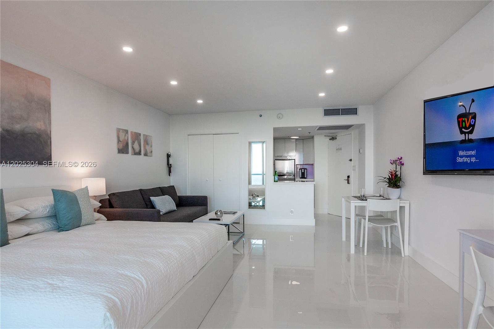 5445 Collins Ave #1730 Miami Beach, FL 33140