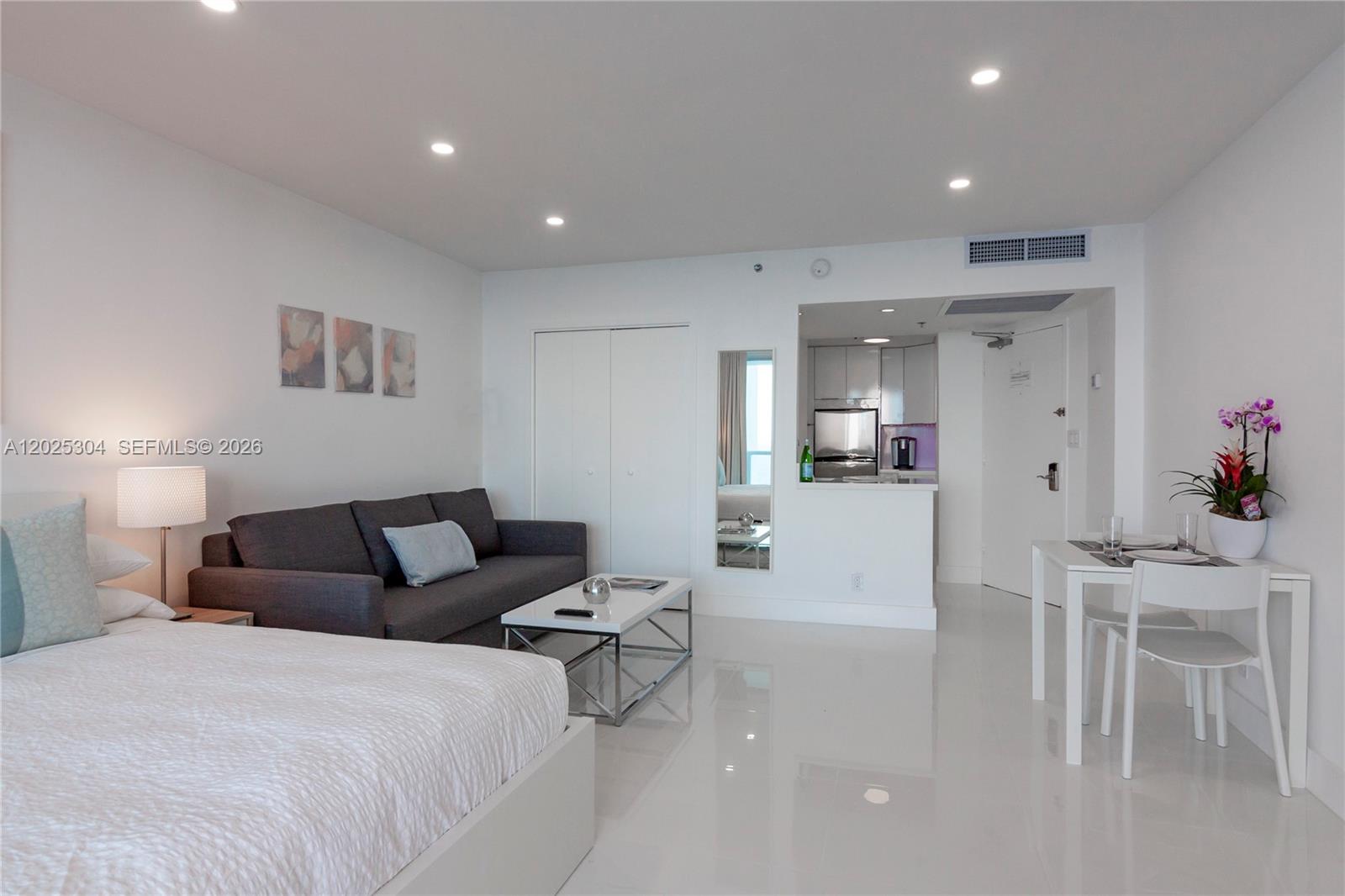 5445 Collins Ave #1730 Miami Beach, FL 33140