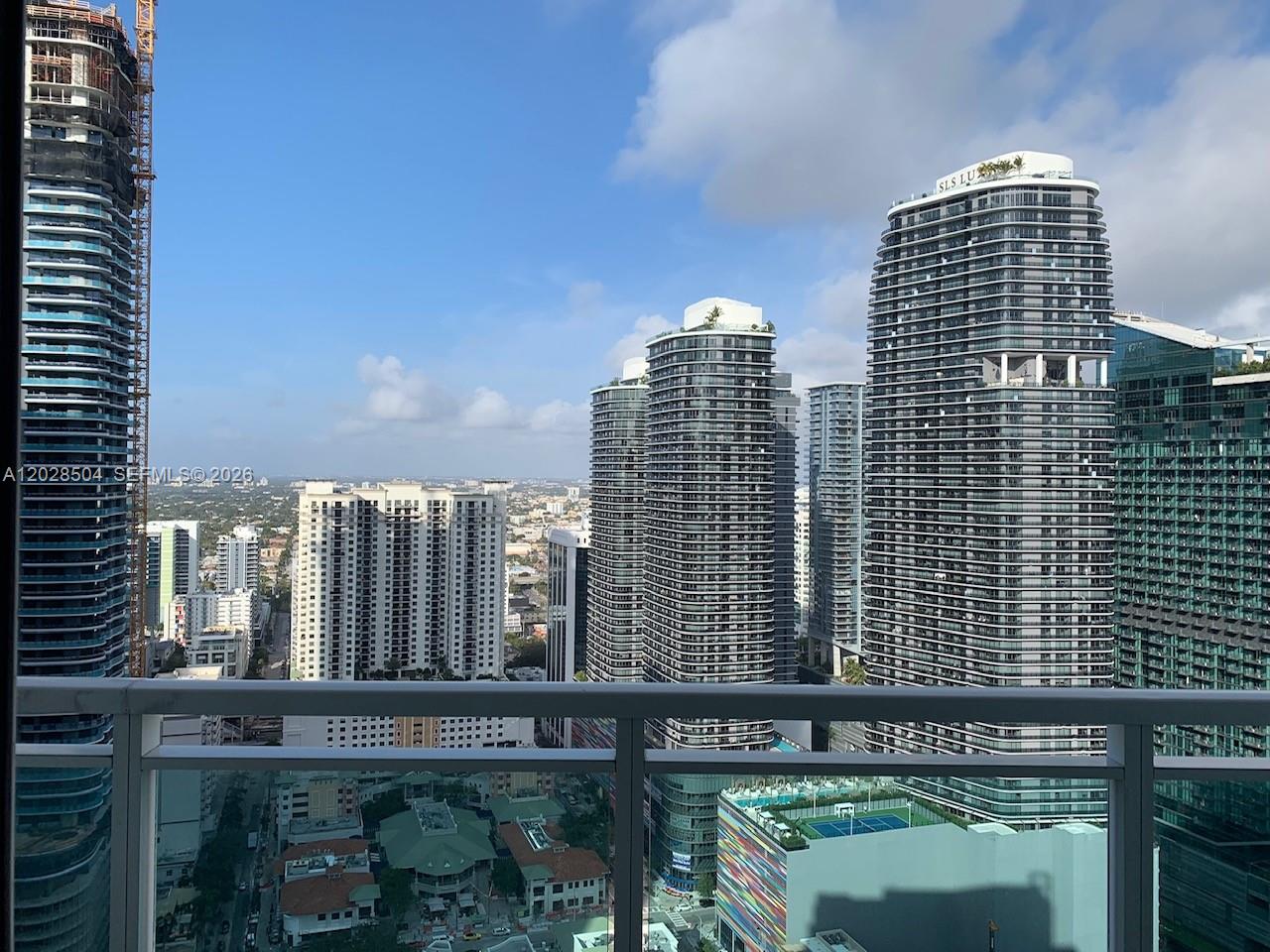951 Brickell Ave #4005