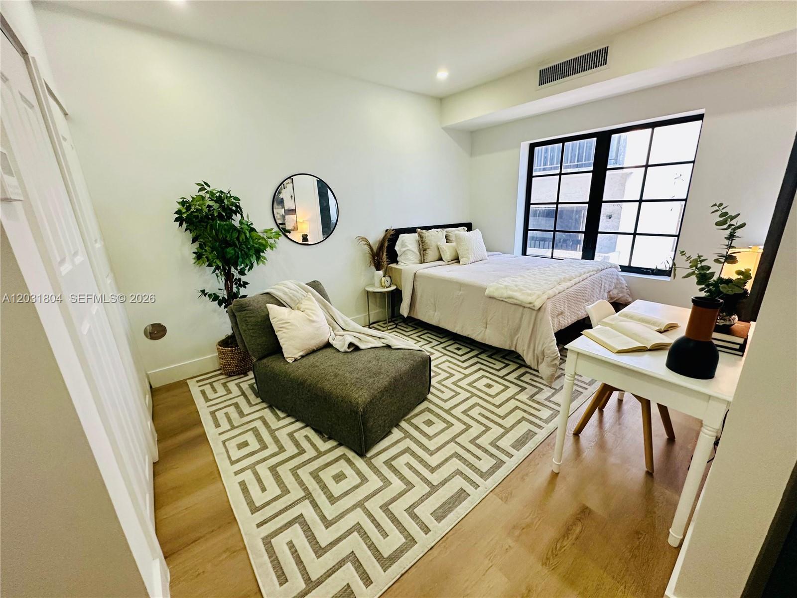 1619 Jefferson Ave #308