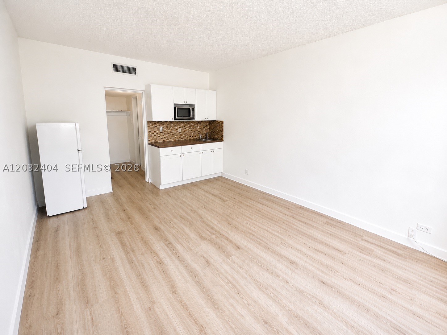 26 Diplomat Pkwy #2325
