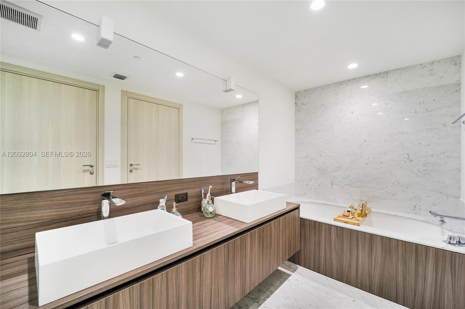 1000 Brickell Plz #4401 Miami, FL 33131