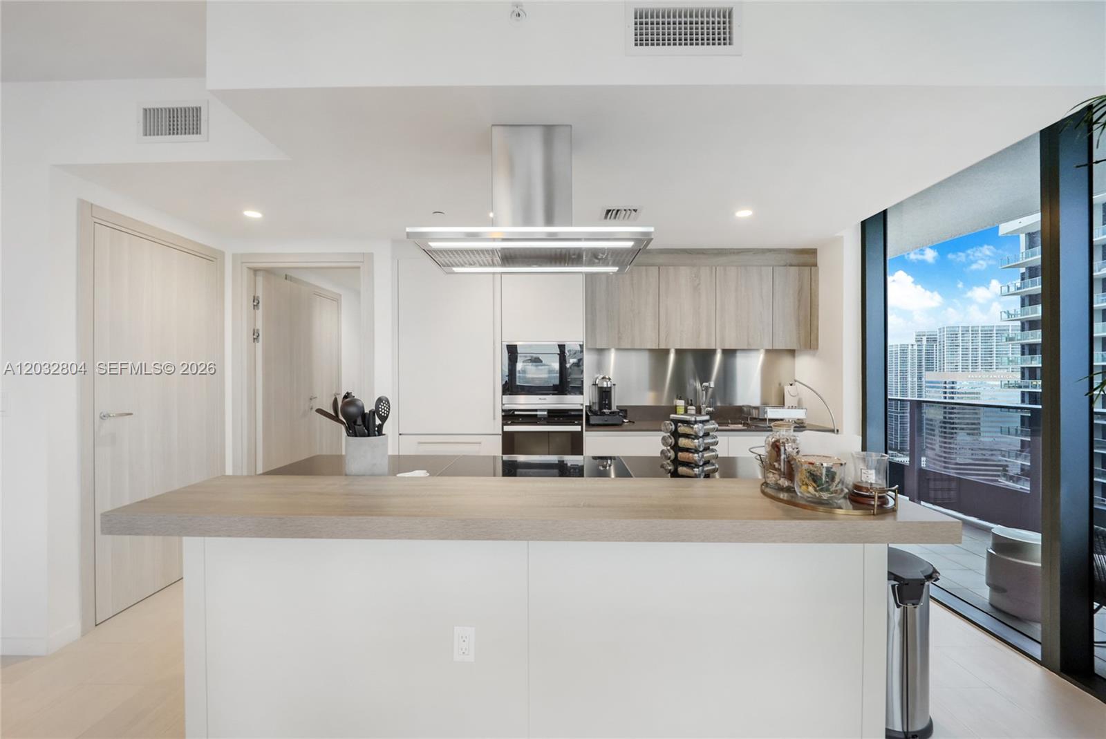 1000 Brickell Plz #4401 Miami, FL 33131