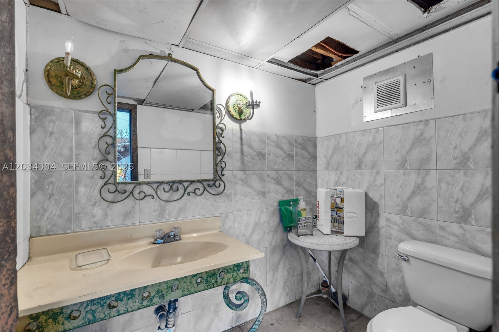 341 W 21st St Hialeah, FL 33010