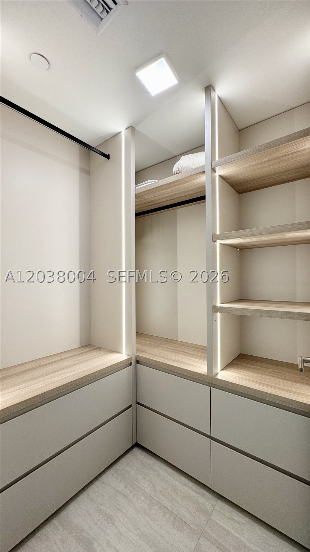 77 SE 5th St #4002 Miami, FL 33131